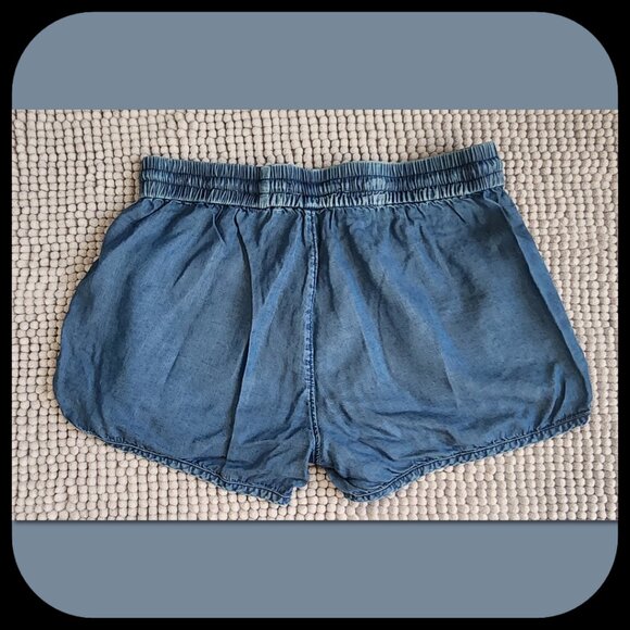 DEX || Elastic Waist Chambray Shorts (SIZE S) - Picture 2 of 5